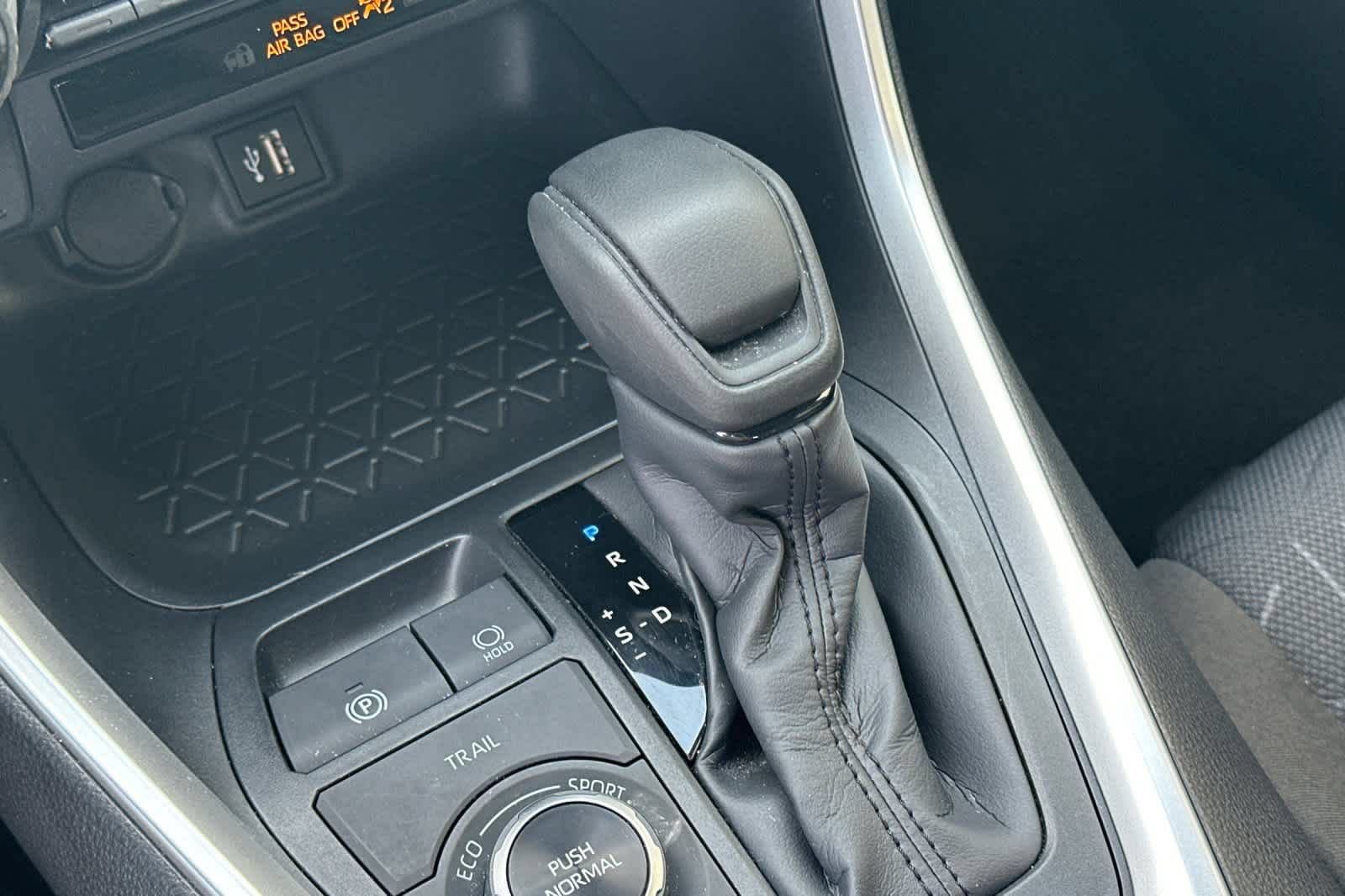 Used 2025 Toyota RAV4 XLE AWD/4WD image 22