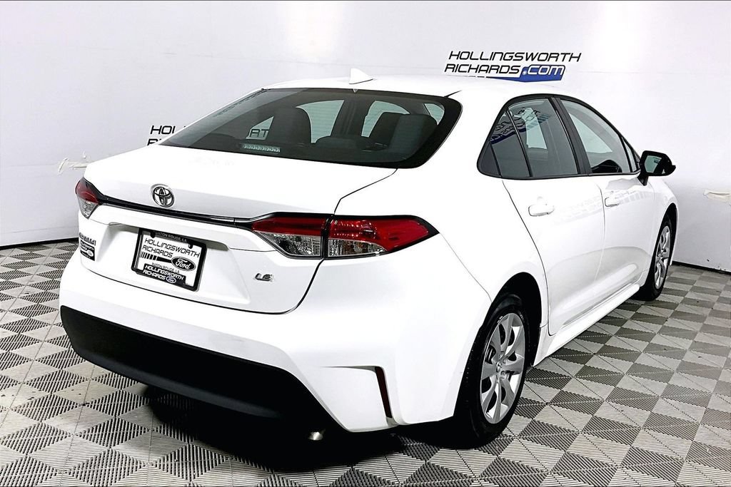 Used 2026 Toyota Corolla LE FWD image 9