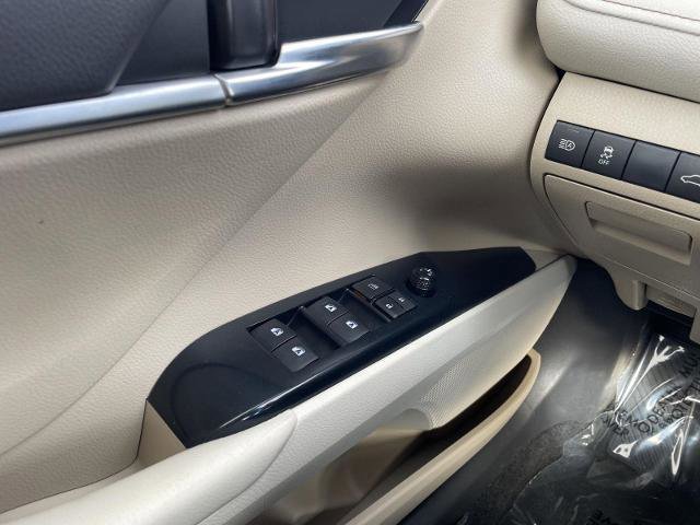 Used 2018 Toyota Camry LE image 26