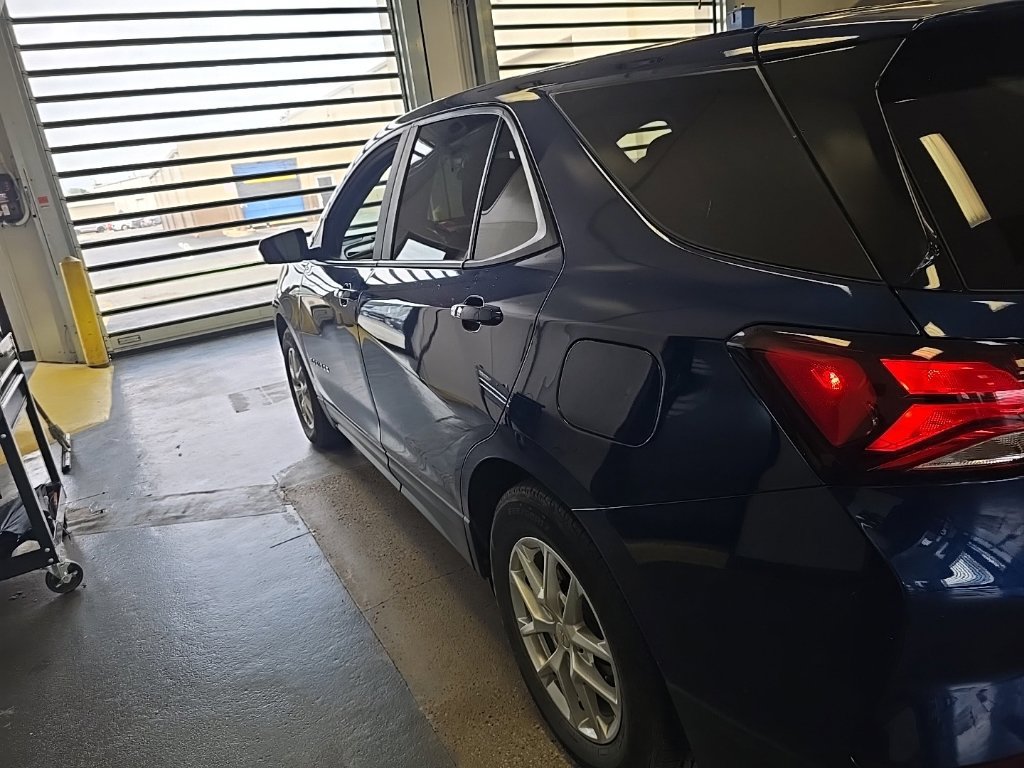 Used 2022 Chevrolet Equinox LS w/ LS Convenience Package FWD image 4
