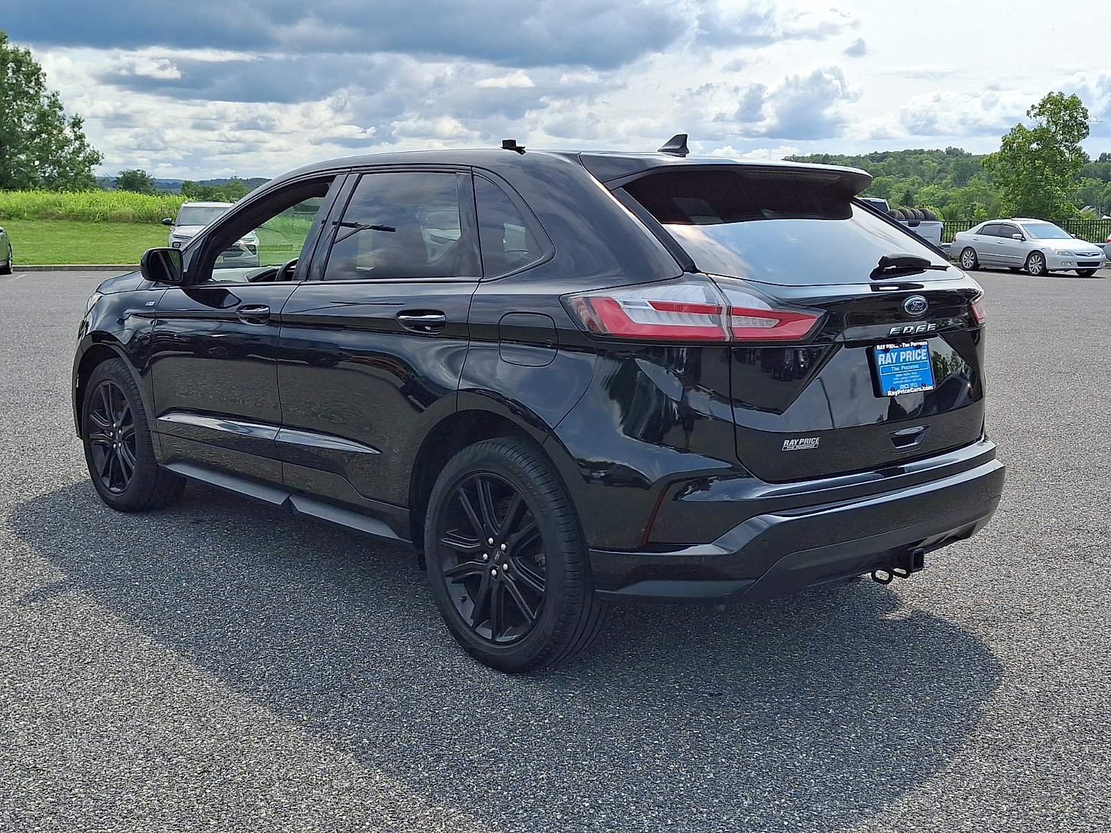 Certified 2023 Ford Edge ST-Line w/ Class II Trailer Tow Package AWD/4WD image 5