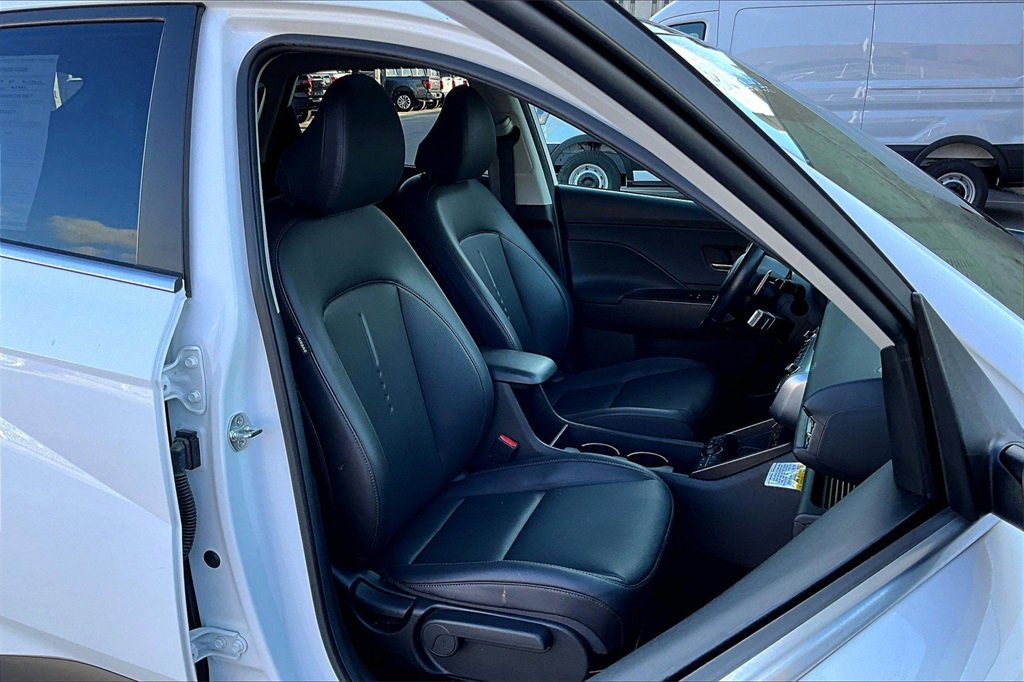 Used 2024 Hyundai Kona Limited image 7