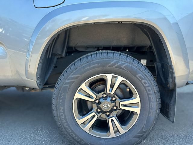 Used 2019 Toyota Tacoma TRD Sport AWD/4WD image 10