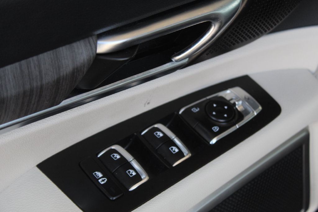 Used 2023 Kia Telluride EX w/ EX Captain's Chair Package FWD image 26
