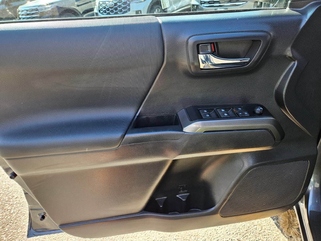 Used 2022 Toyota Tacoma TRD Off-Road AWD/4WD image 21