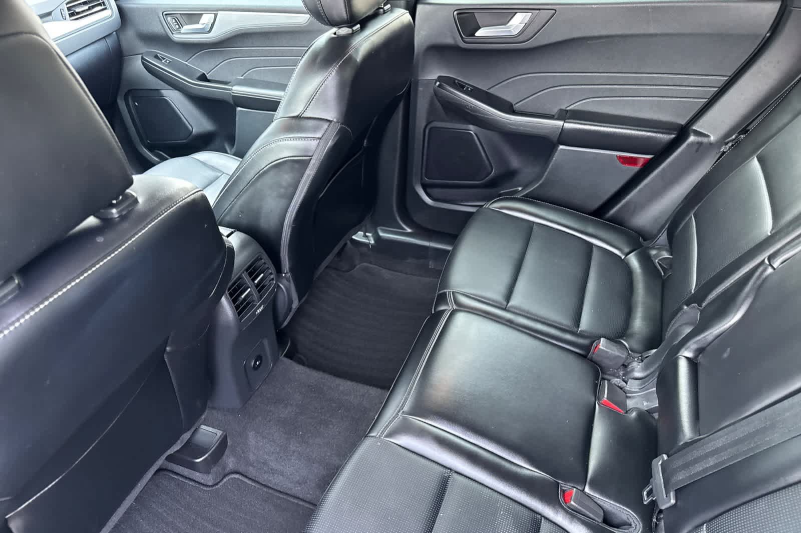 Certified 2025 Ford Escape Platinum AWD/4WD image 4