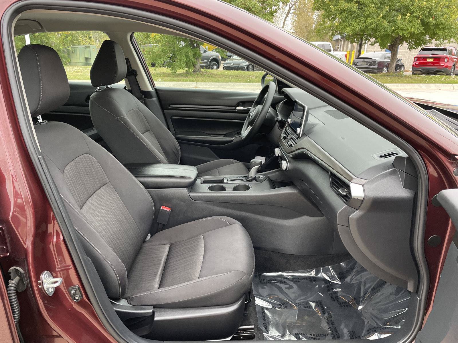 Used 2025 Nissan Altima 2.5 SV FWD image 16