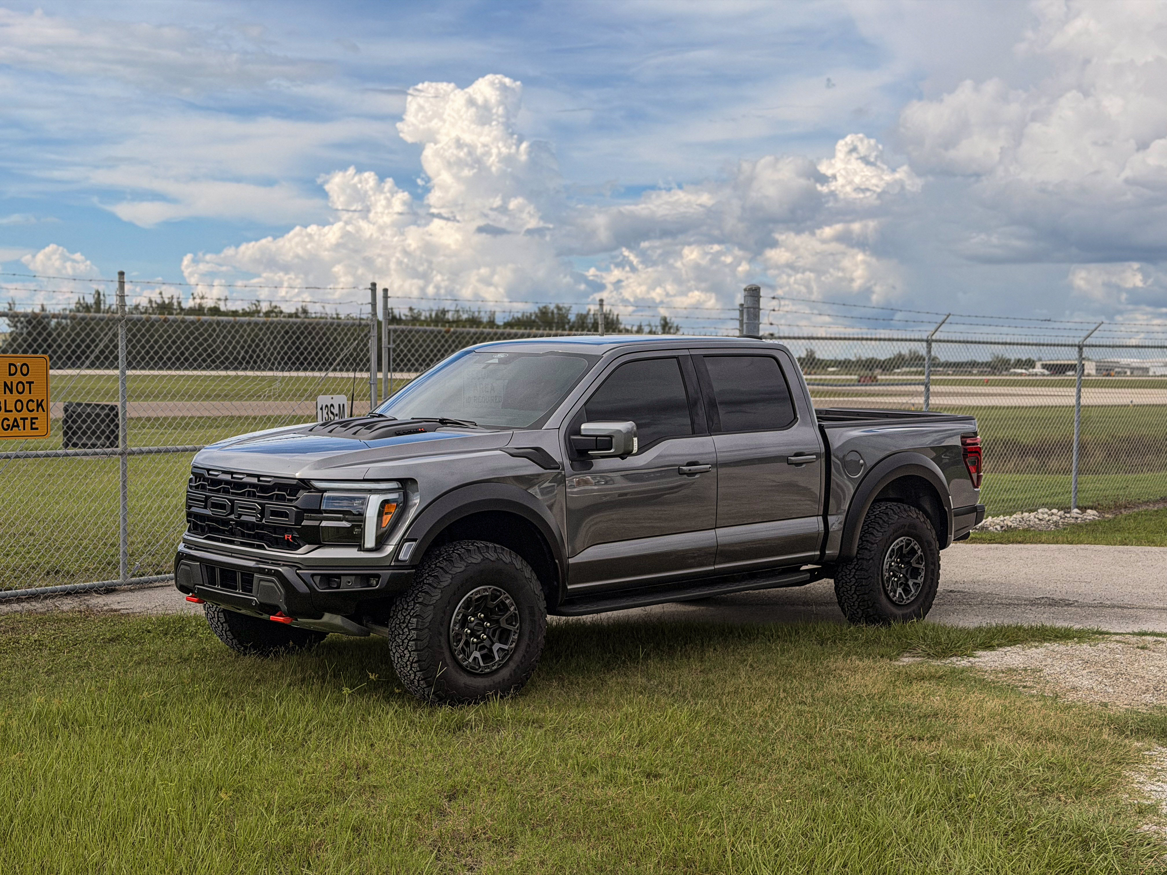 Certified 2025 Ford F150 Raptor w/ Equipment Group 803A Raptor R AWD/4WD image 8