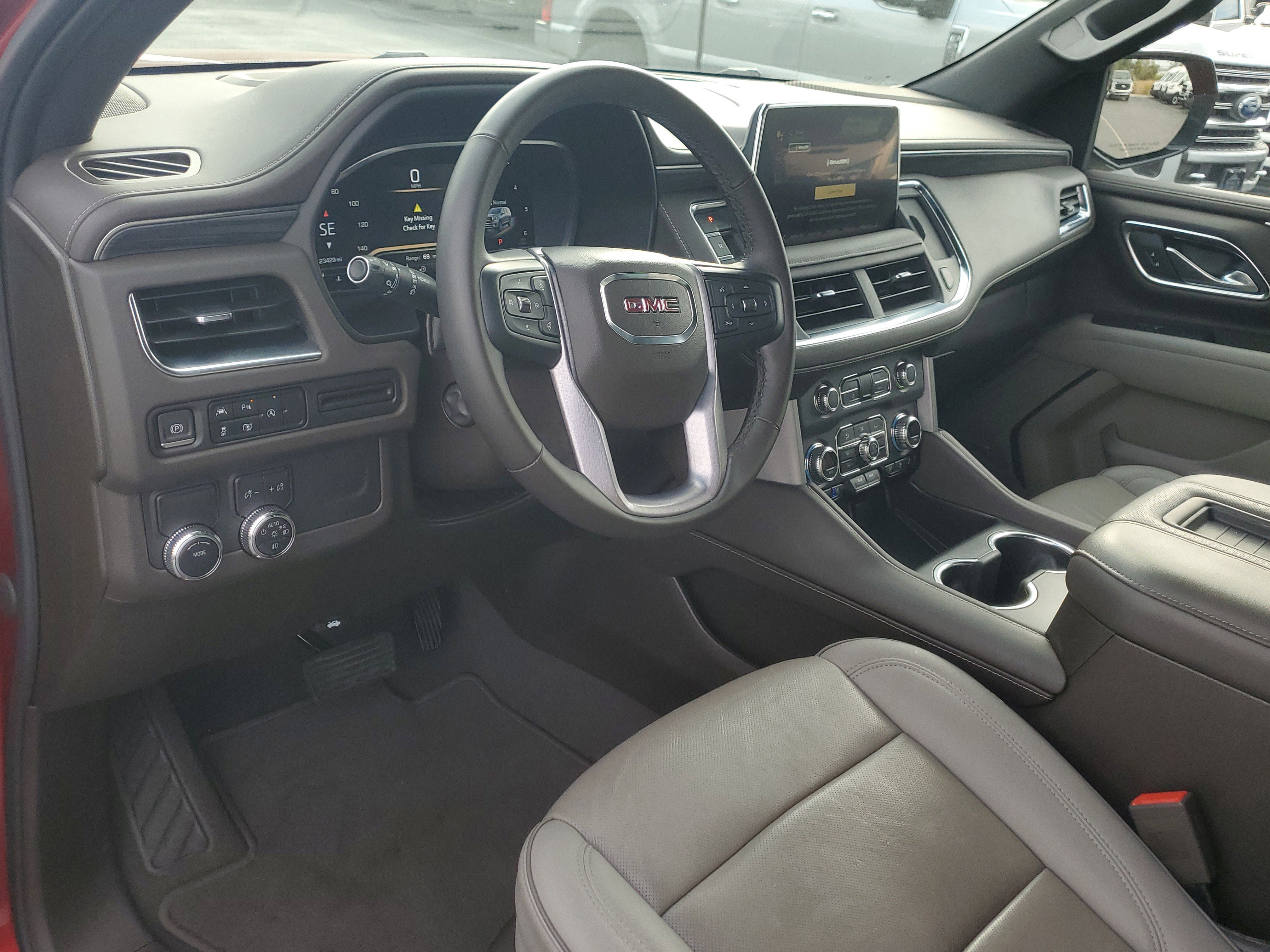 Used 2023 GMC Yukon SLT w/ SLT Luxury Package image 22