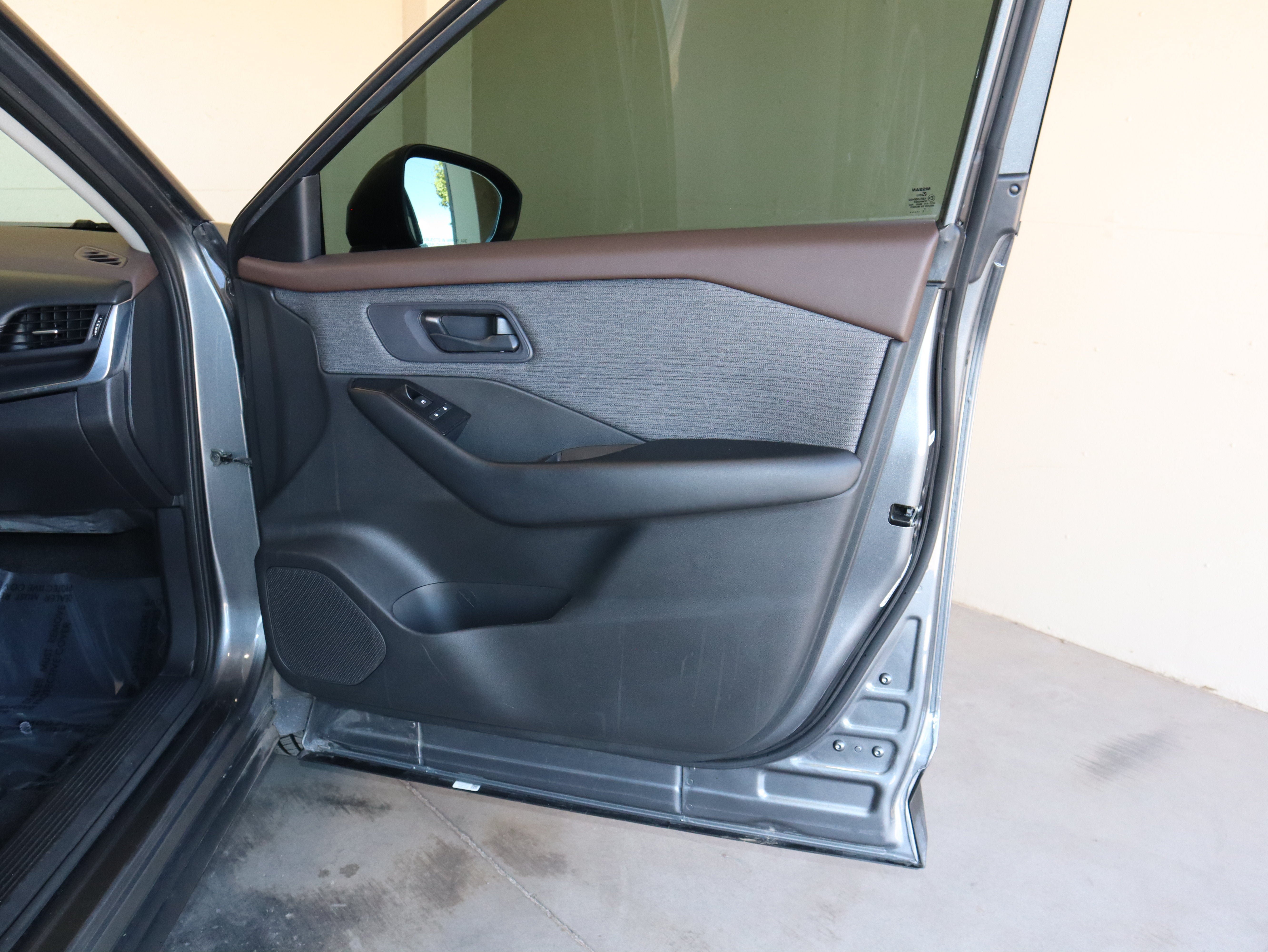 Used 2023 Nissan Rogue S AWD/4WD image 37
