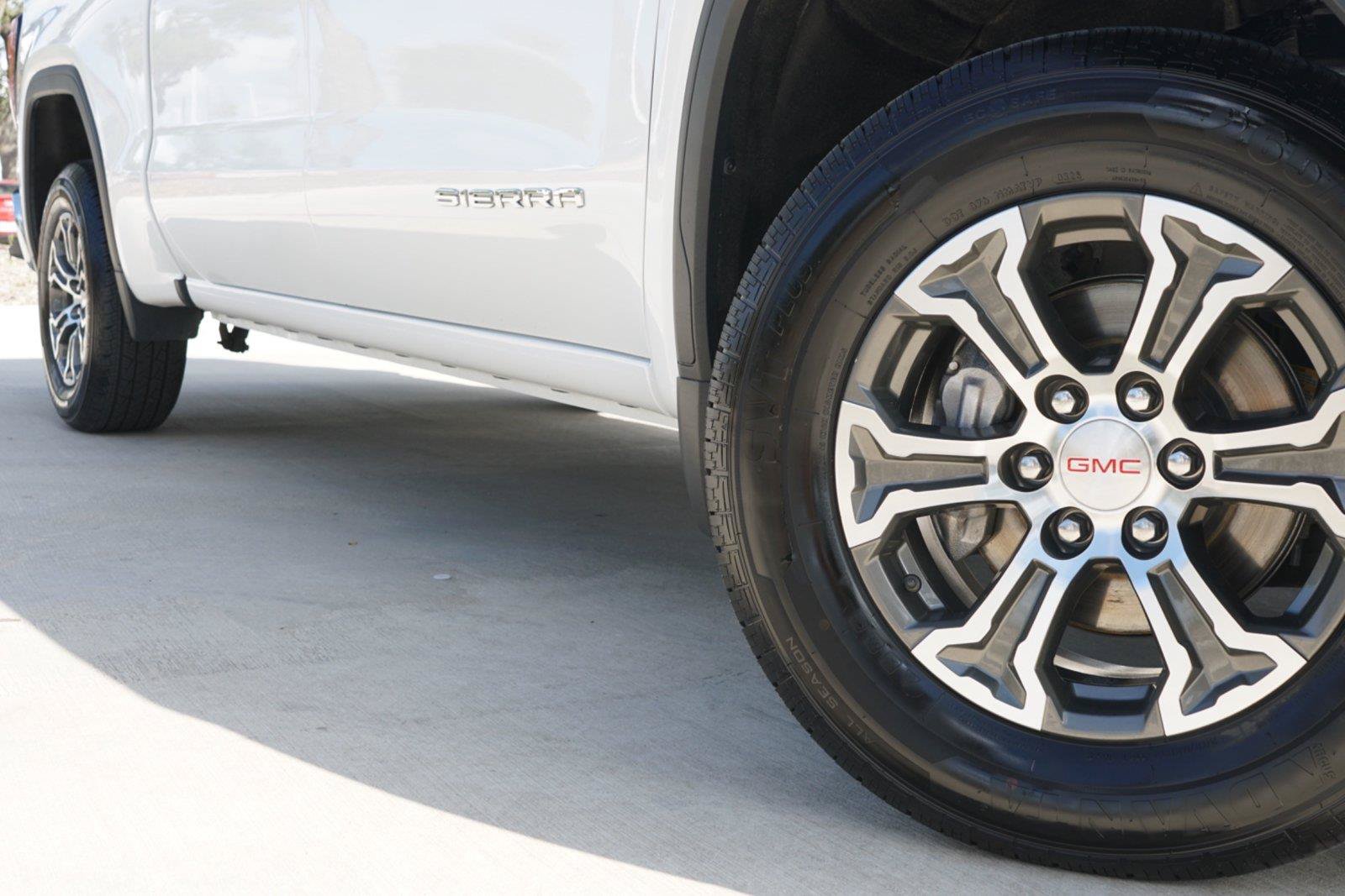 Used 2025 GMC Sierra 1500 SLT RWD image 2