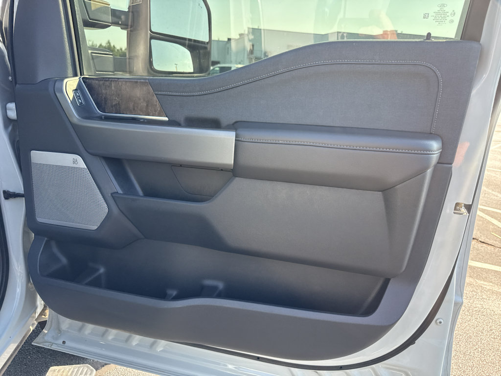 Certified 2025 Ford F350 Lariat w/ Lariat Ultimate Package AWD/4WD image 12
