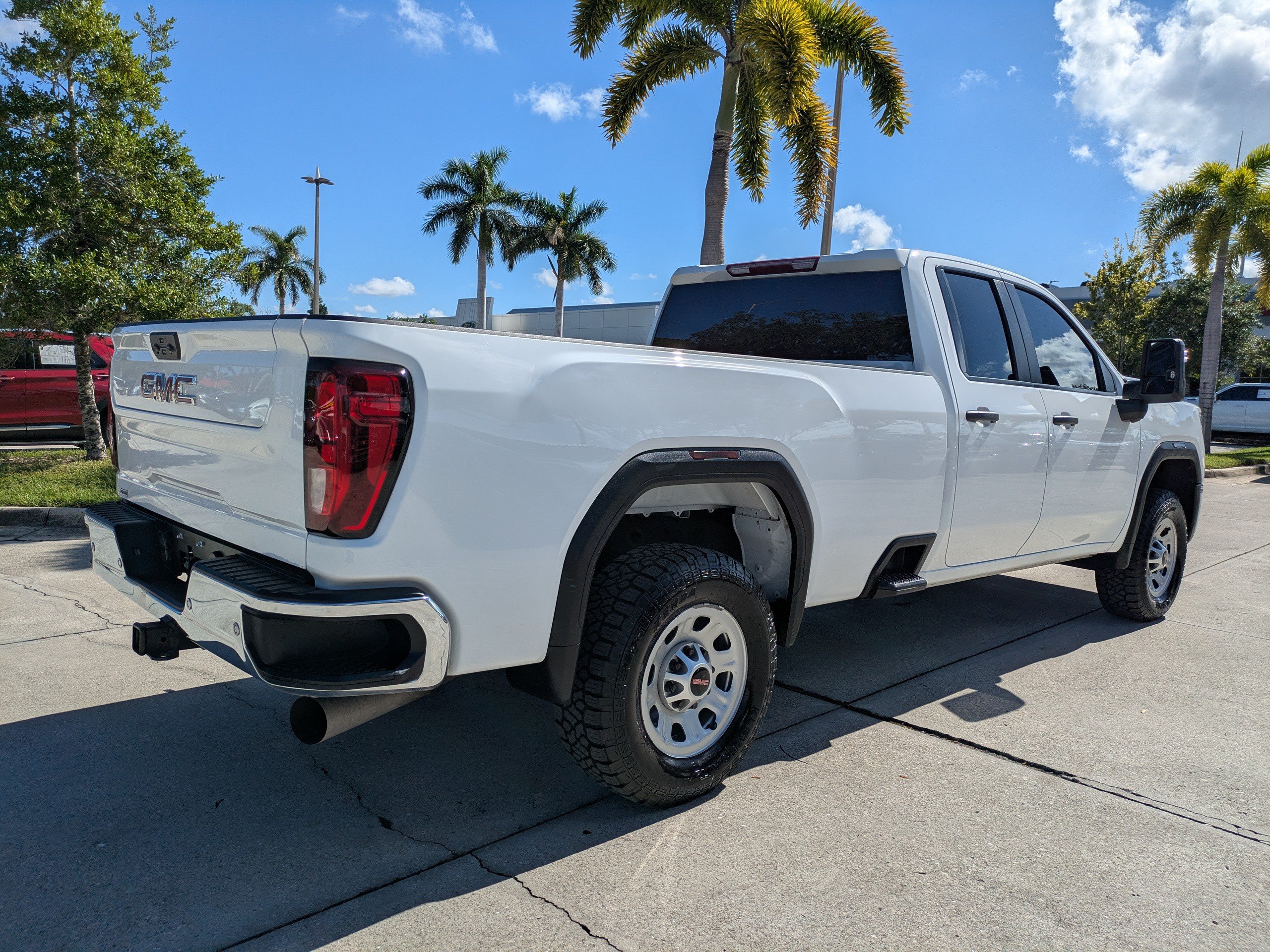 Used 2025 GMC Sierra 2500 Pro w/ 1SA Pro Safety Plus Package AWD/4WD image 9