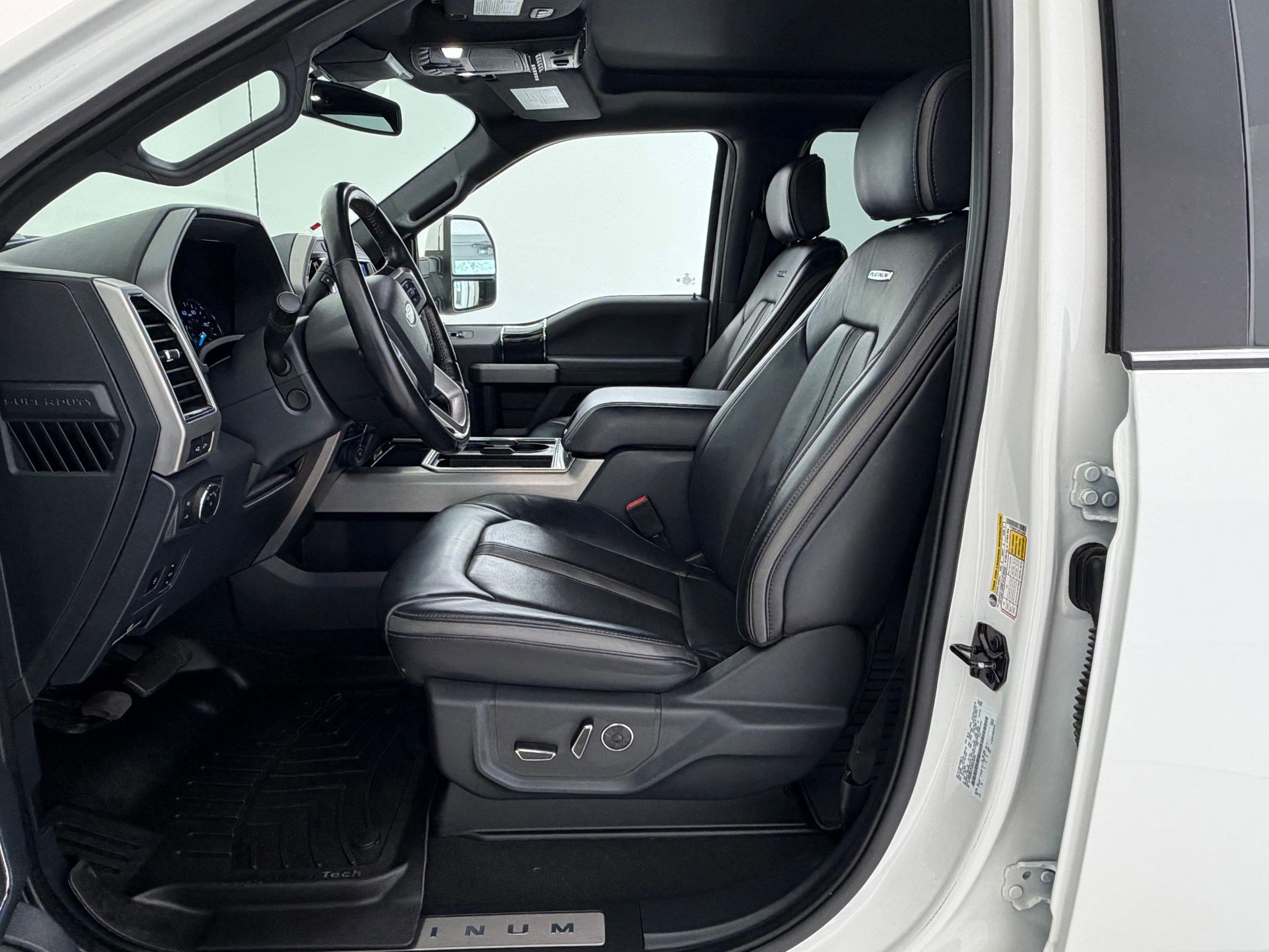 Certified 2022 Ford F450 Platinum w/ FX4 Off-Road Package image 12