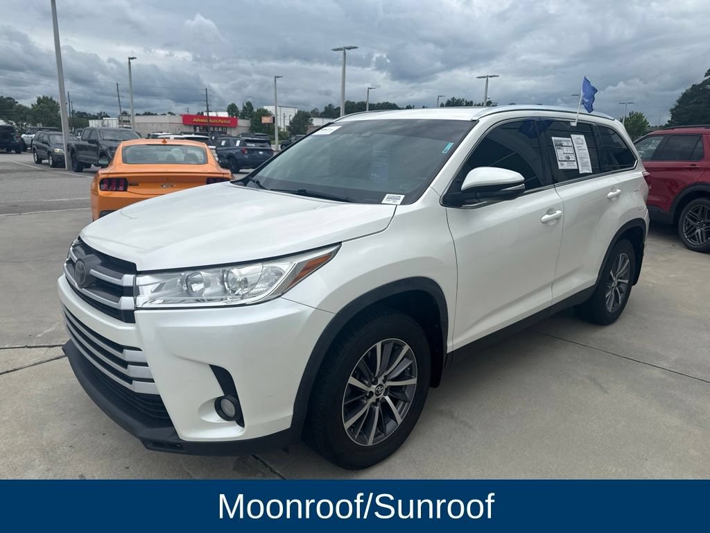 Used 2019 Toyota Highlander XLE AWD/4WD image 4