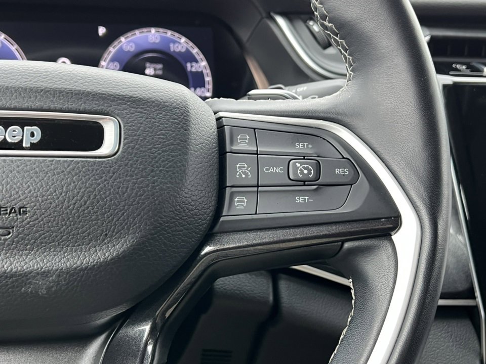 Used 2022 Jeep Grand Cherokee Laredo w/ Luxury Tech Group I image 19