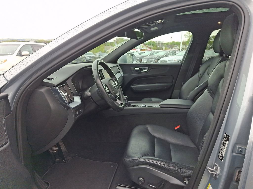 Used 2018 Volvo XC60 T5 Momentum w/ Vision Package AWD/4WD image 13