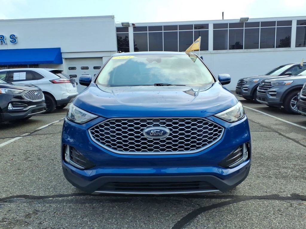 Certified 2024 Ford Edge SEL w/ Convenience Package AWD/4WD image 3