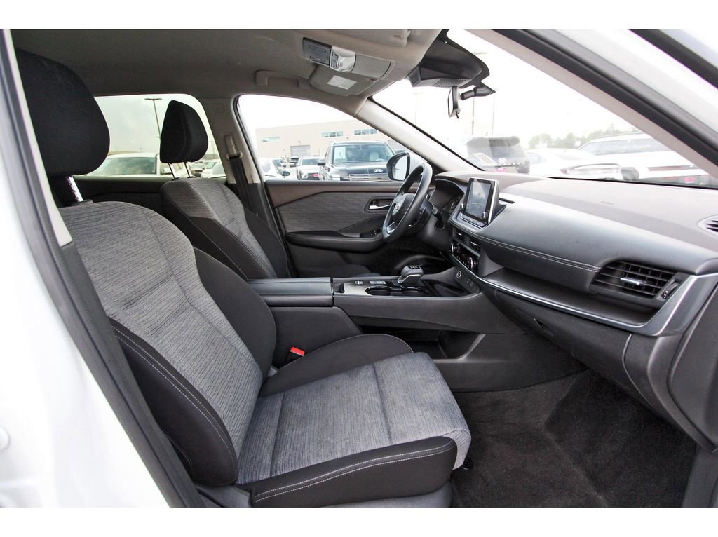Used 2023 Nissan Rogue SV FWD image 28