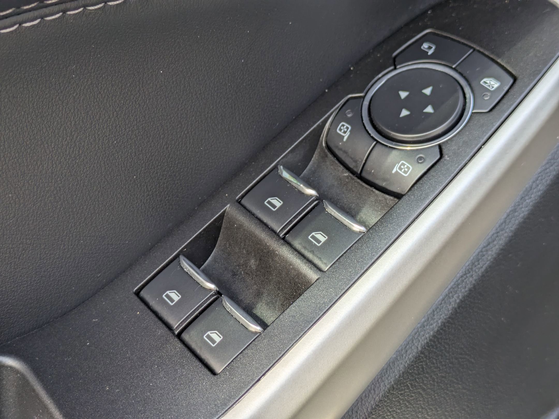 Certified 2022 Ford Explorer Limited w/ Equipment Group 301A image 11