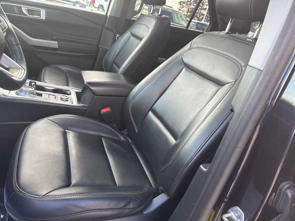 Certified 2022 Ford Explorer XLT w/ Equipment Group 202A AWD/4WD image 10