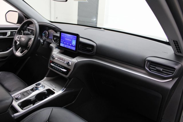 Certified 2023 Ford Explorer XLT w/ Equipment Group 202A image 9