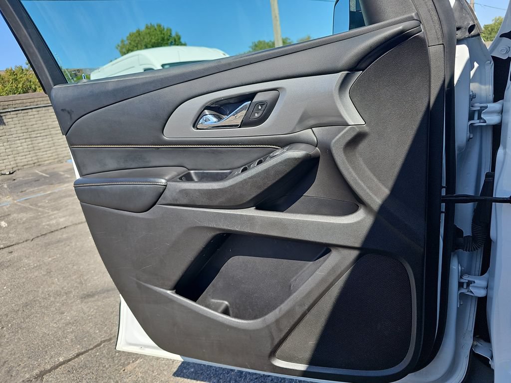 Used 2021 Chevrolet Traverse LS FWD image 27