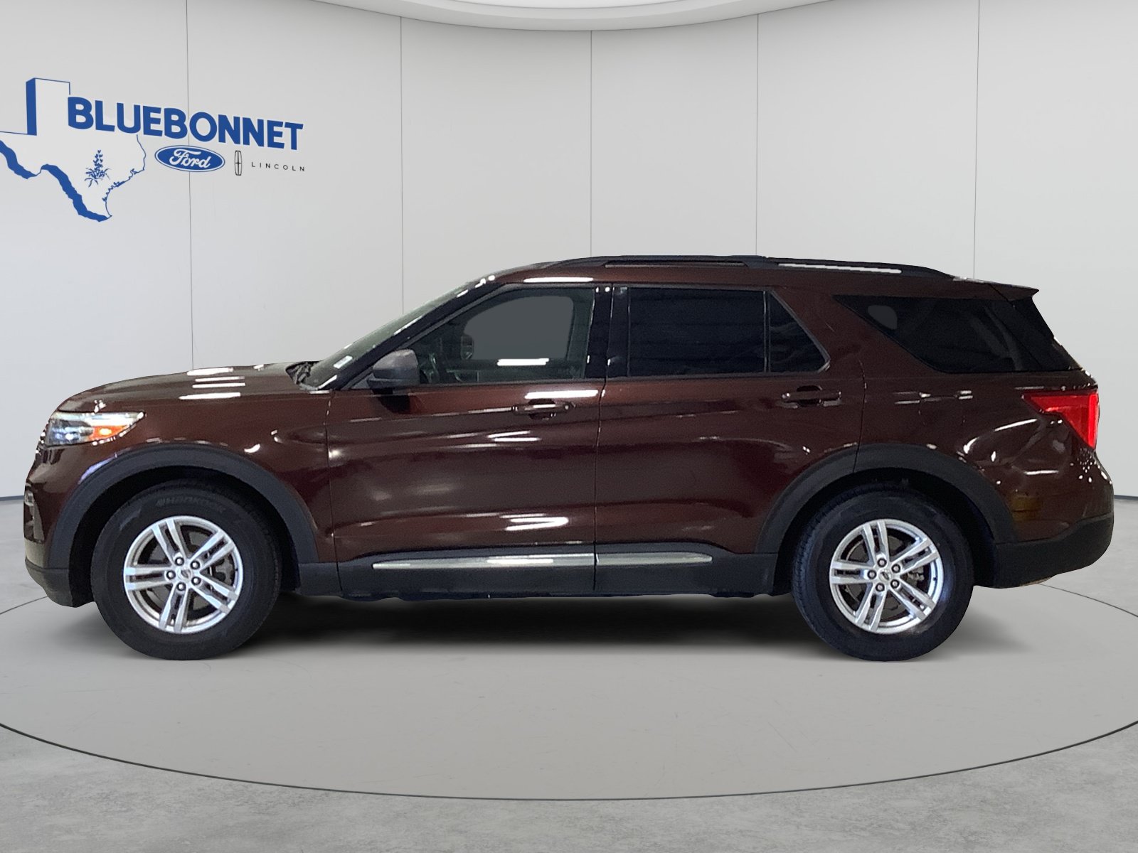 Certified 2020 Ford Explorer XLT w/ Equipment Group 202A RWD image 8