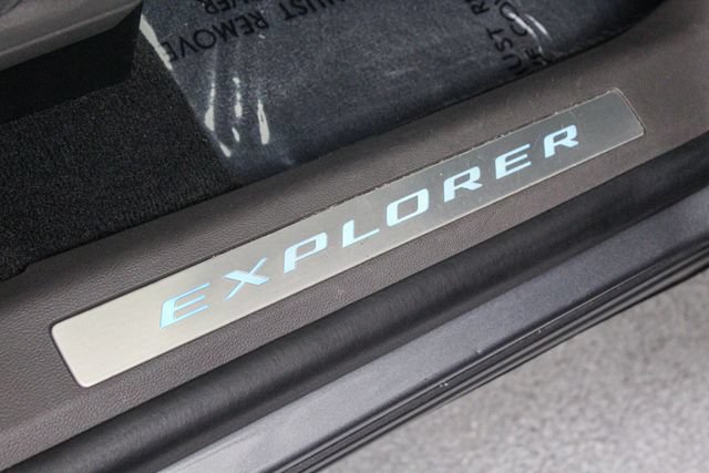 Certified 2023 Ford Explorer Platinum w/ Technology Package AWD/4WD image 17