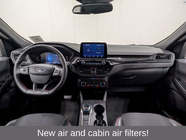 Certified 2025 Ford Escape ST-Line Select AWD/4WD image 3