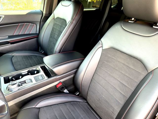 Certified 2022 Ford Edge ST-Line image 10