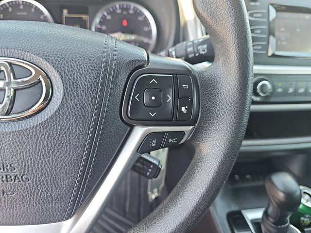 Used 2019 Toyota Highlander LE FWD image 12