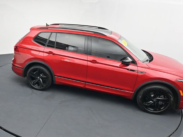 Used 2024 Volkswagen Tiguan SE R-Line FWD image 39