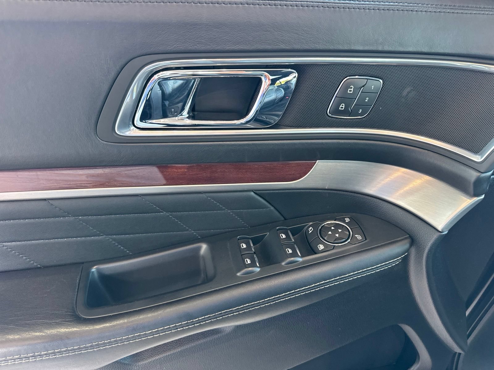 Certified 2018 Ford Explorer Platinum AWD/4WD image 26