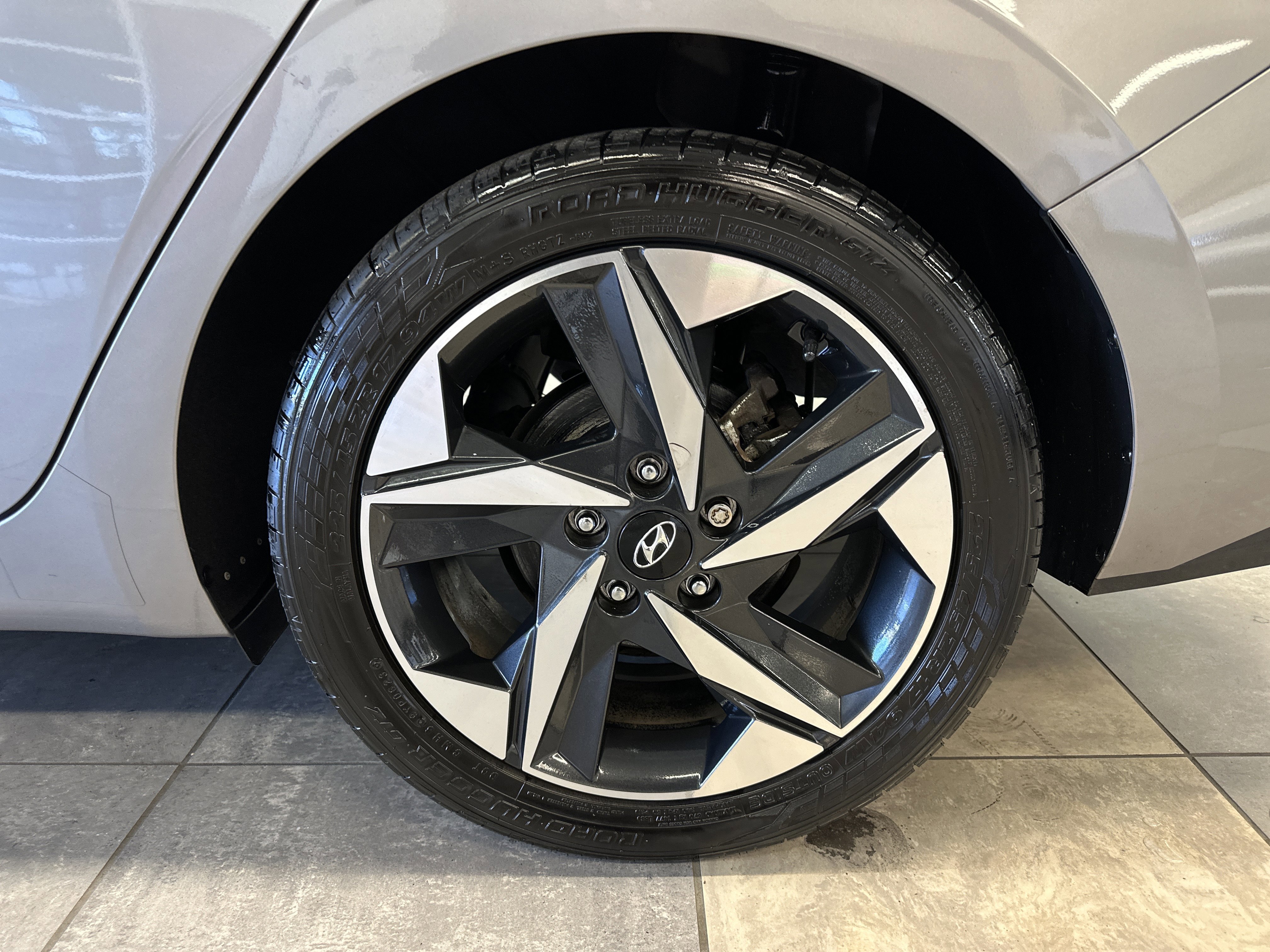 Used 2021 Hyundai Elantra Limited image 17