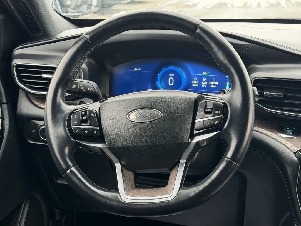 Certified 2021 Ford Explorer Platinum w/ Equipment Group 601A image 8