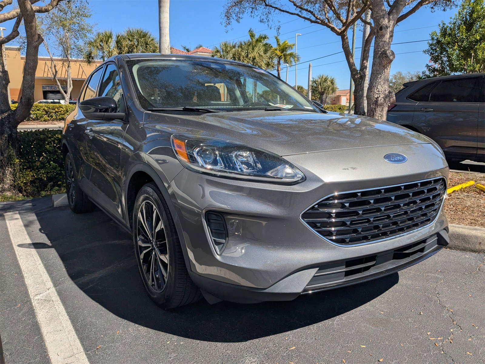 Certified 2022 Ford Escape SE w/ SE Sport Appearance Package image 5