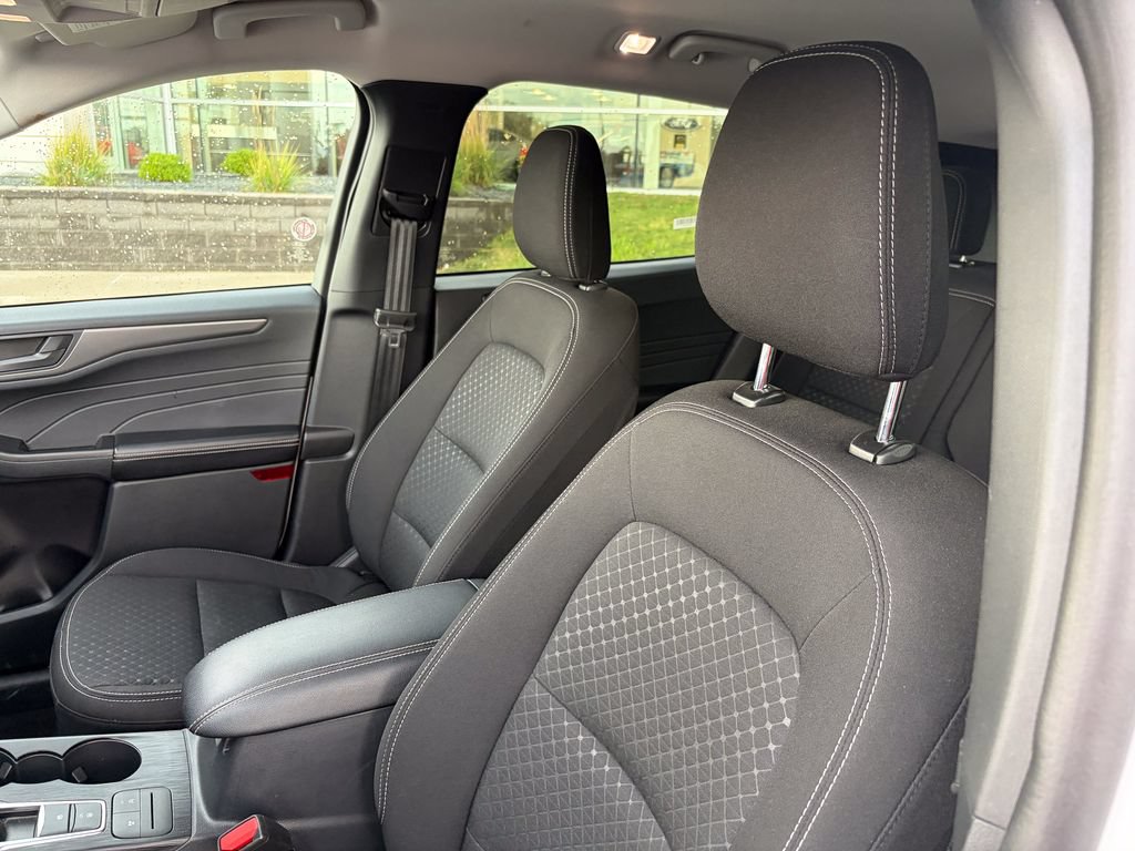 Certified 2025 Ford Escape Active AWD/4WD image 10