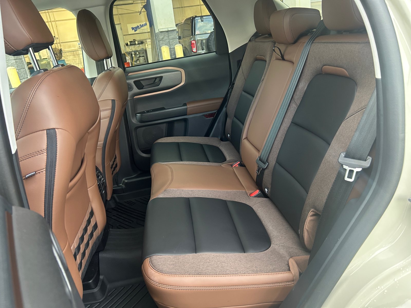Certified 2025 Ford Bronco Sport Outer Banks w/ Outer Banks Tech Package+ AWD/4WD image 25