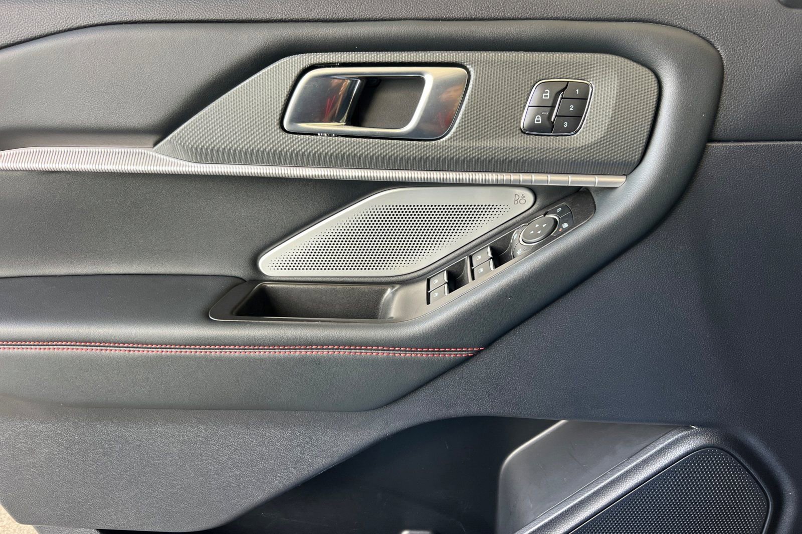 Certified 2025 Ford Explorer ST image 15