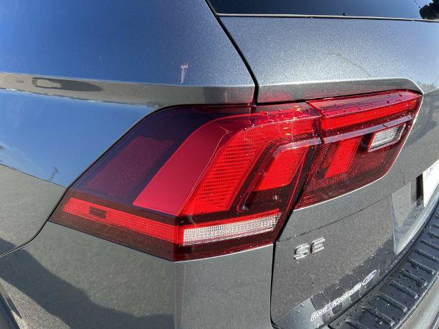 Used 2022 Volkswagen Tiguan SE R-Line FWD image 11
