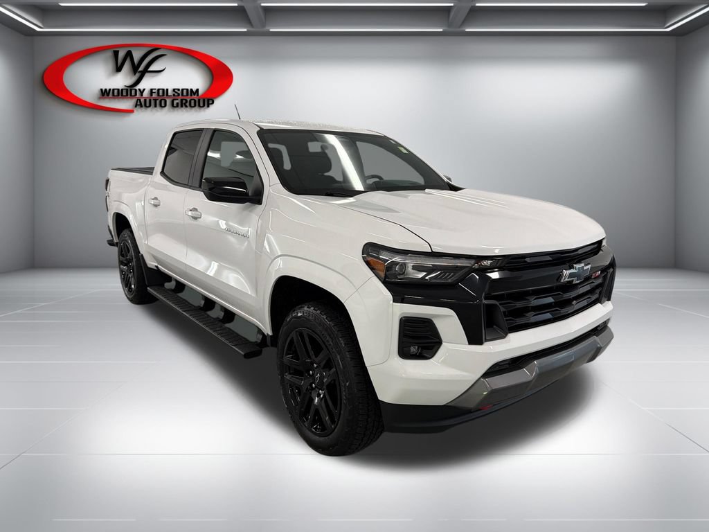 Used 2025 Chevrolet Colorado Z71 w/ Z71 Convenience Package 2 AWD/4WD image 3