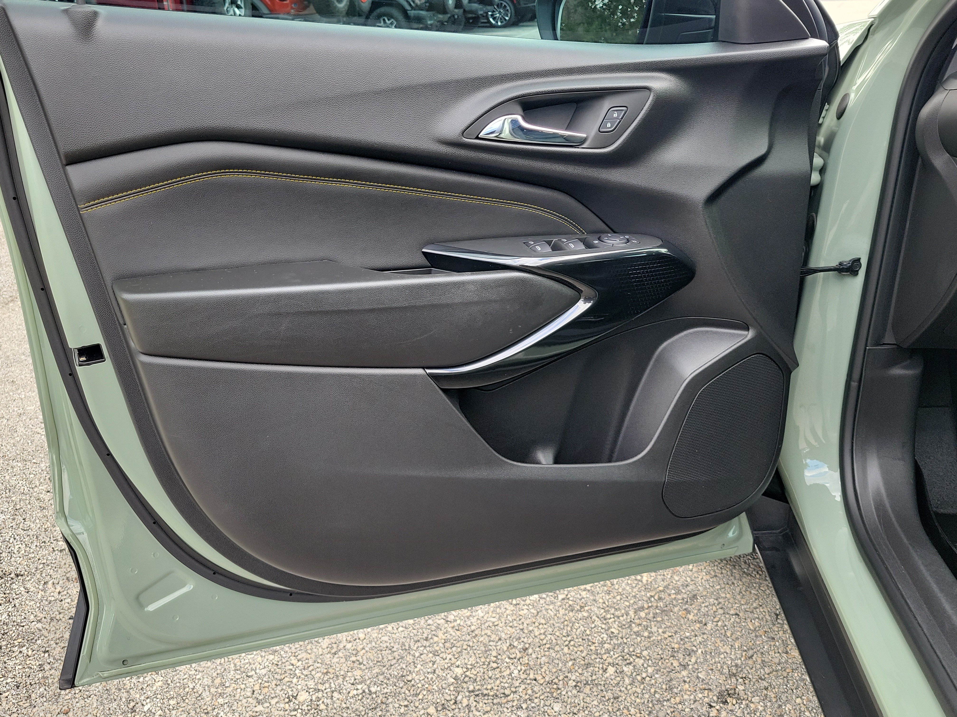 Used 2024 Chevrolet Trax ACTIV w/ Sunroof Package FWD image 18