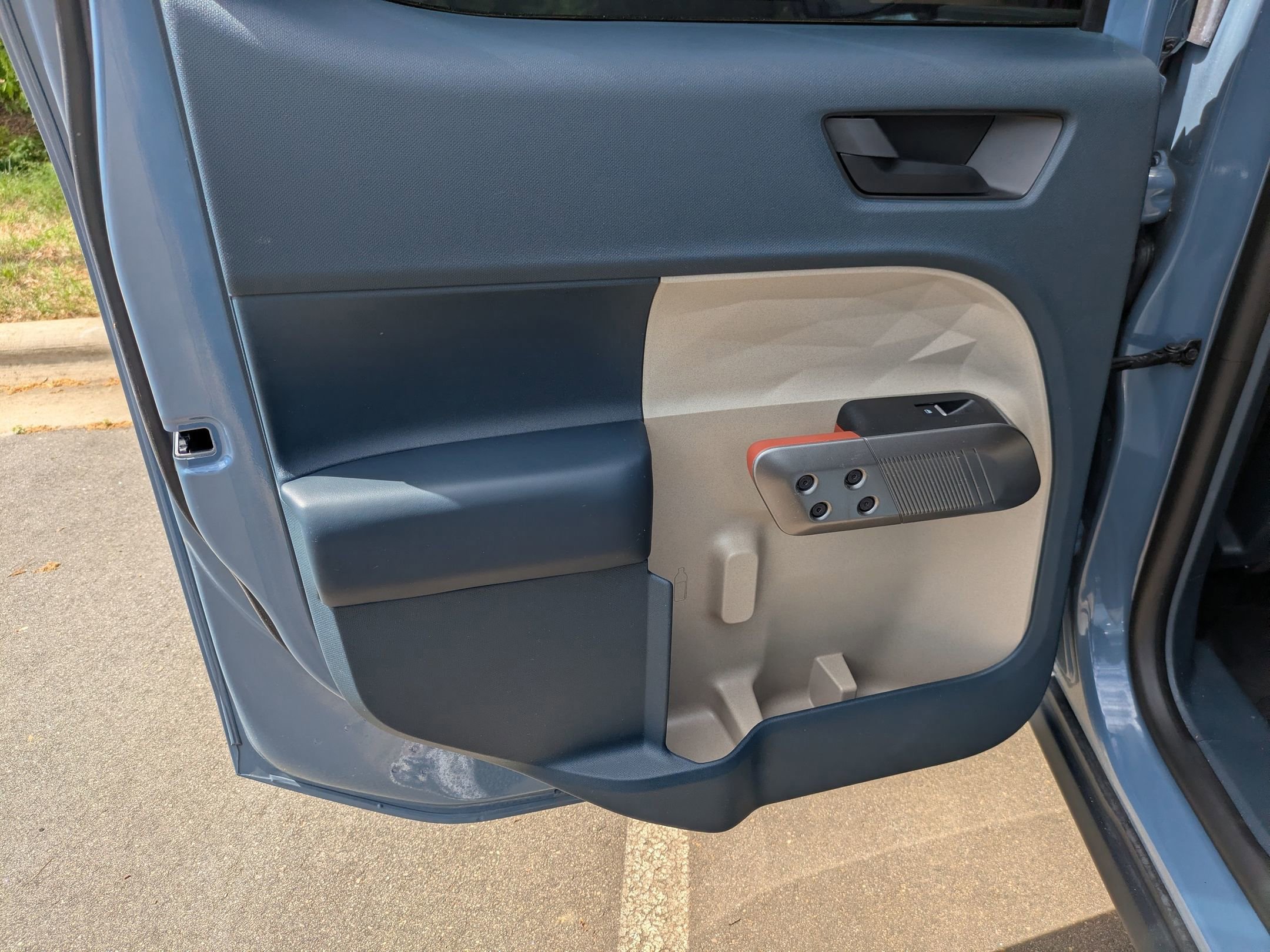 Certified 2025 Ford Maverick Lariat w/ 4K Tow Package image 27