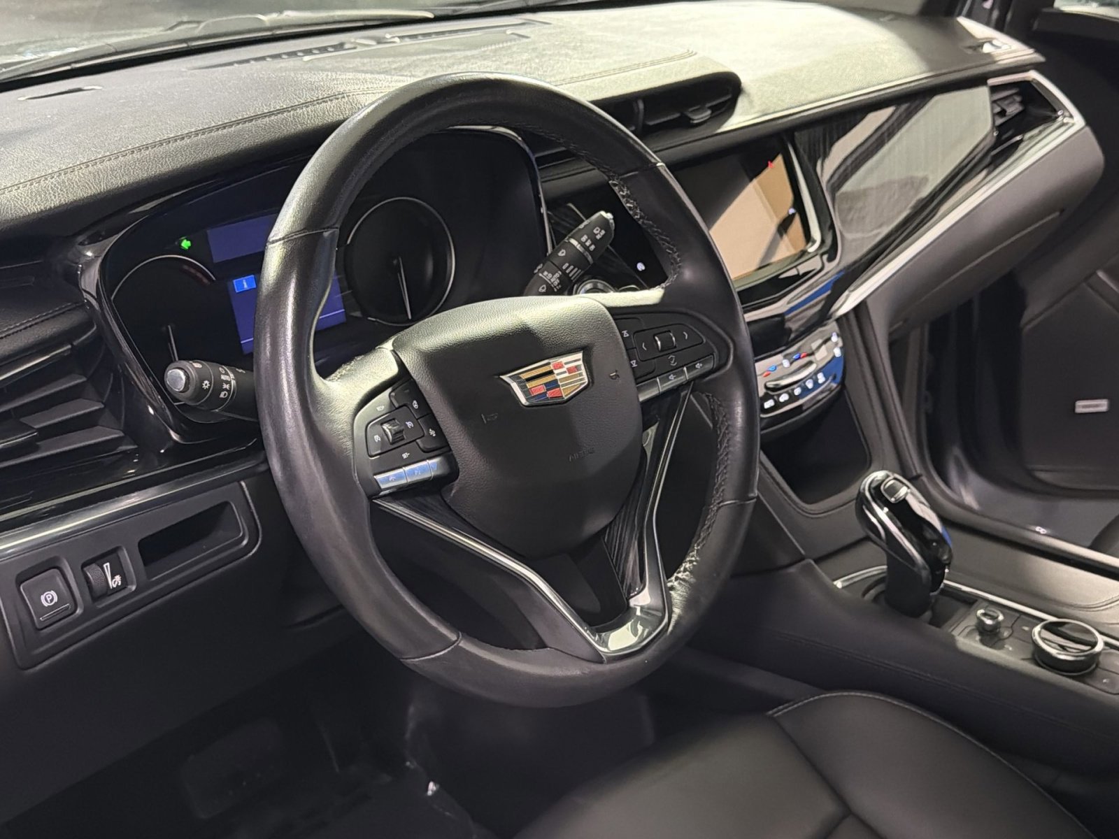 Used 2023 Cadillac XT6 Premium Luxury AWD/4WD image 32