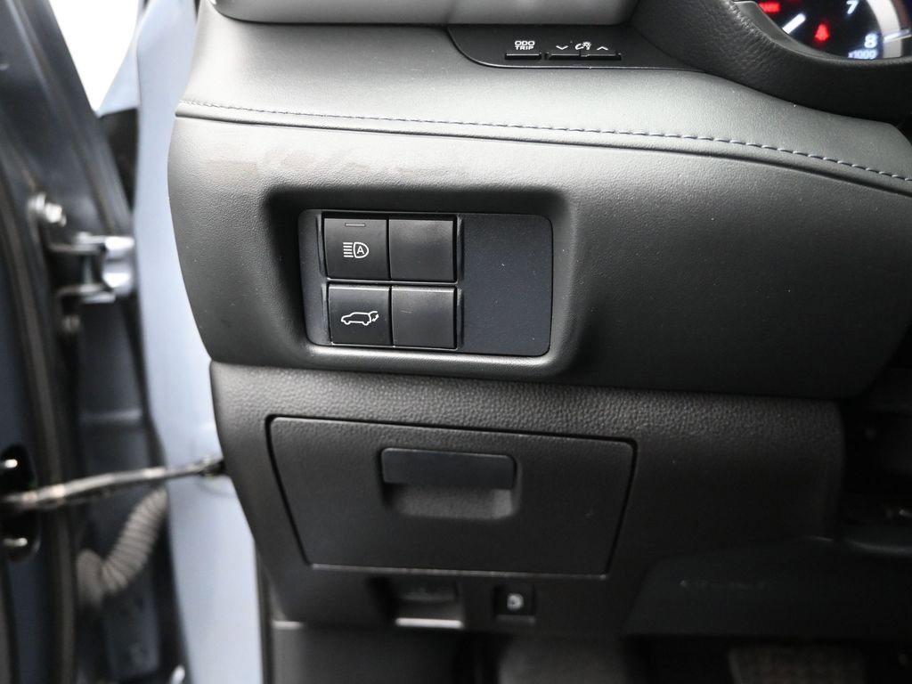 Used 2021 Toyota Highlander XLE image 40