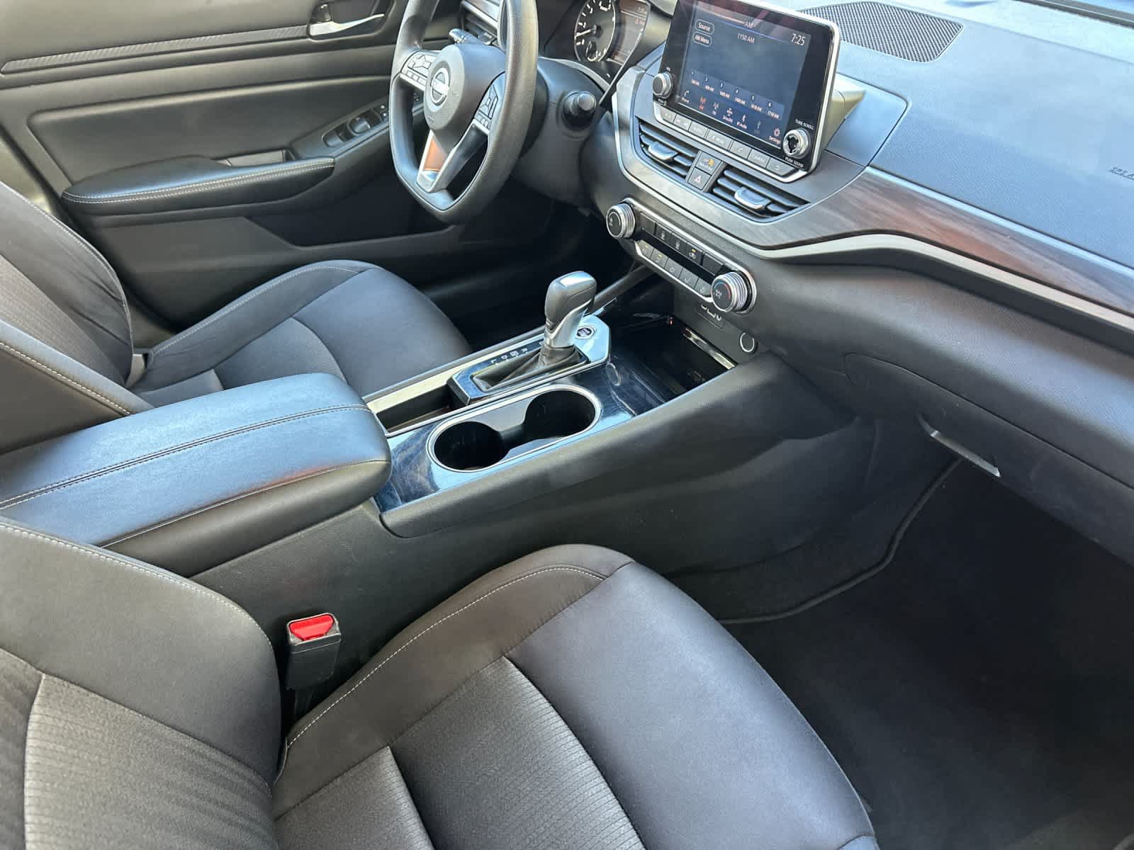 Used 2024 Nissan Altima 2.5 SV FWD image 15