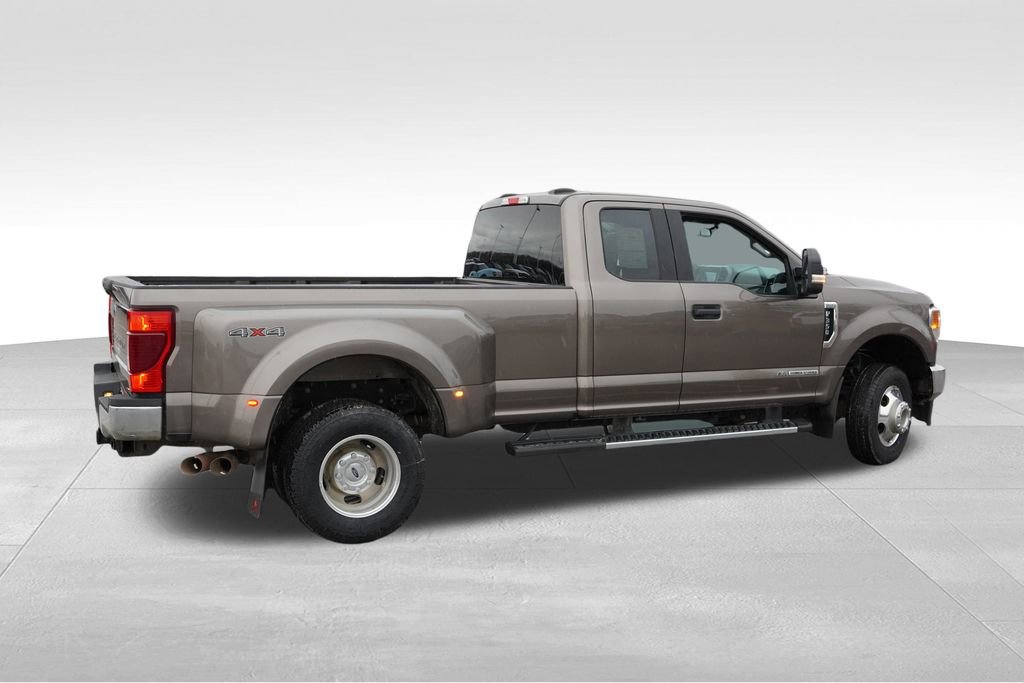 Certified 2022 Ford F350 XLT image 4