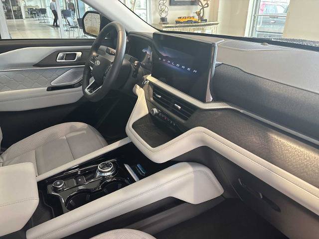 Certified 2025 Ford Explorer Platinum w/ Ultimate Package AWD/4WD image 29