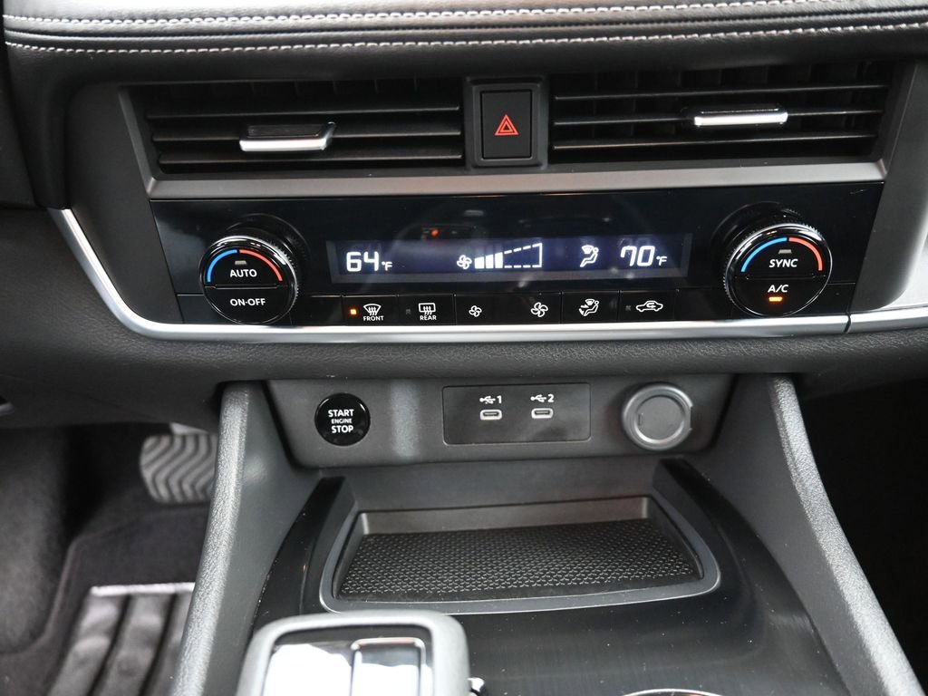 Used 2025 Nissan Rogue SV image 9